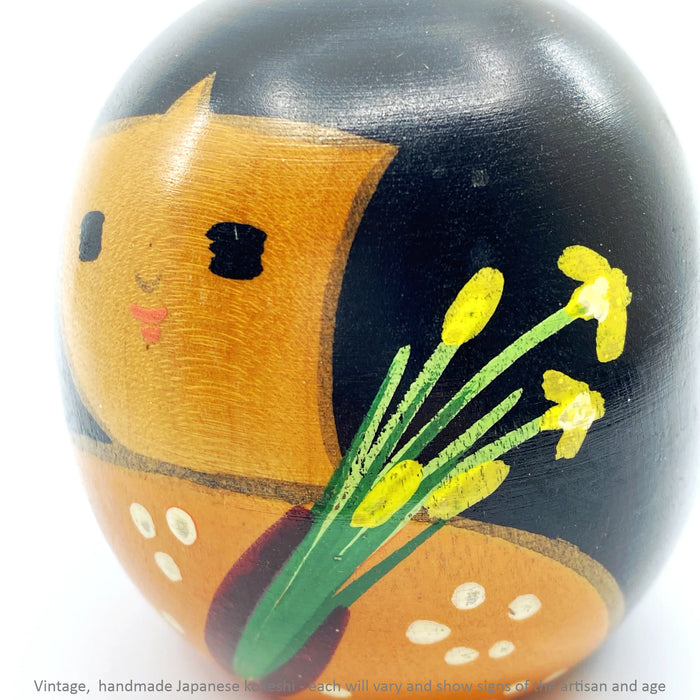 Vintage Kokeshi - Black Squat with Bouquet / 6 cm / Circa 1980s